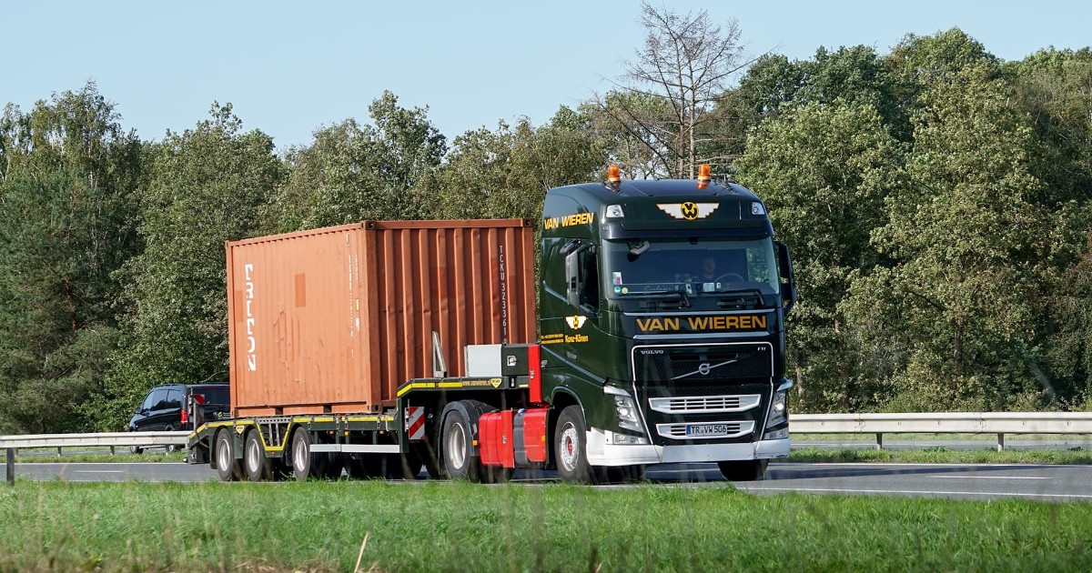 3axle construction semi low loader Broshuis